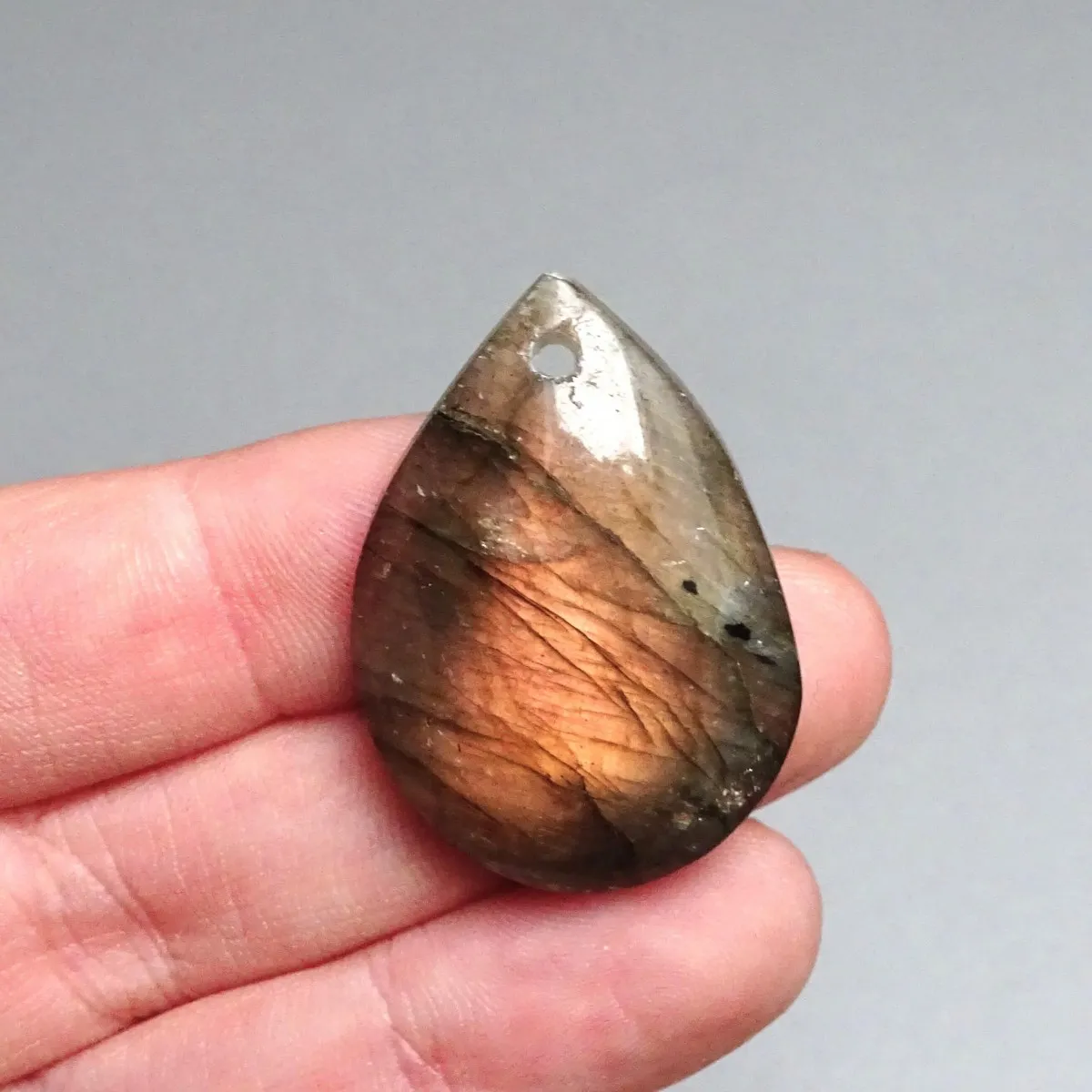 Labradorite cabochon 10.3g, Madagascar