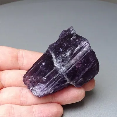 Scapolit lila Naturkristall 85,6g, Afghanistan