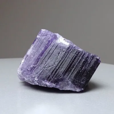 Skapolit fialový přírodní krystal 170,5g, Afganistán