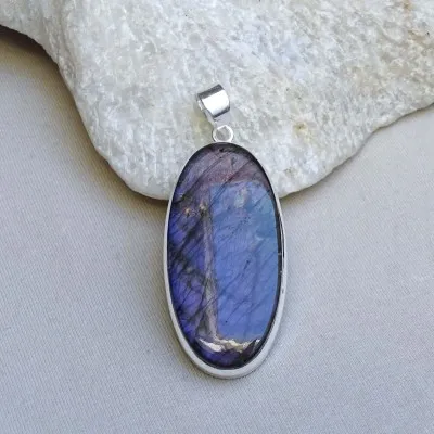 Labradorite pendant in silver 22.1g, Madagascar