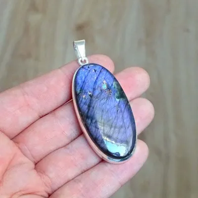 Labradorite pendant in silver 22.1g, Madagascar