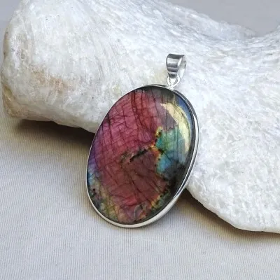 Labradorite pendant in silver 23.7g, Madagascar