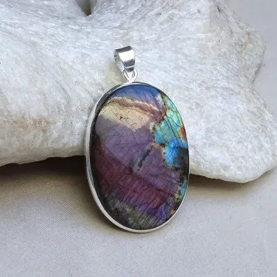 Labradorite pendant in silver 23.7g, Madagascar