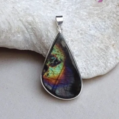 Labradorite pendant in silver 25.8g, Madagascar