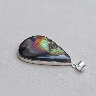 Labradorite pendant in silver 25.8g, Madagascar
