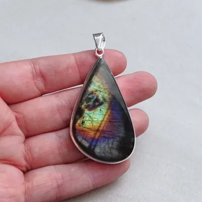 Labradorite pendant in silver 25.8g, Madagascar