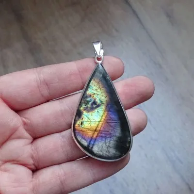 Labradorite pendant in silver 25.8g, Madagascar