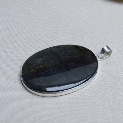 Labradorite pendant in silver 31.6g, Madagascar
