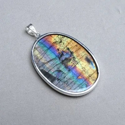 Labradorite pendant in silver 31.6g, Madagascar