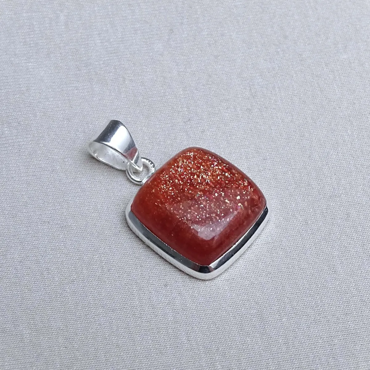 Sonnenstein-Anhänger aus Silber 6,1g, Top-Qualität, Indien