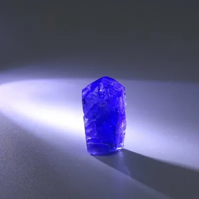 Tanzanit přírodní krystal 4,97g, Tanzánie