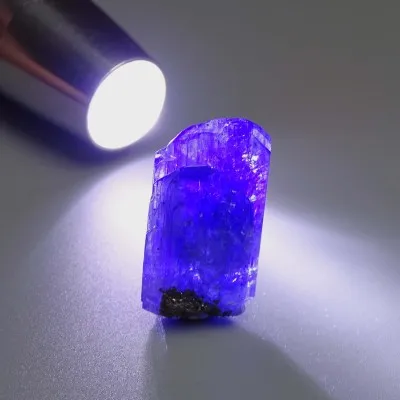 Tanzanit přírodní krystal 19,13g, Tanzánie