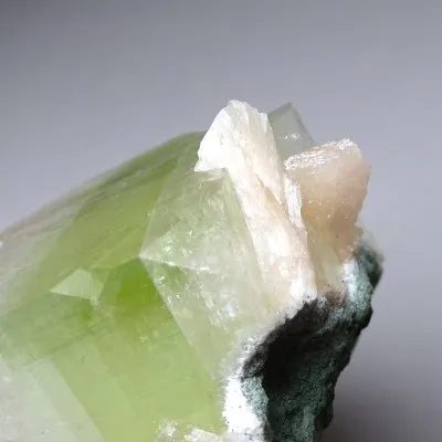 Apophyllitgrüner Kristall, Stilbit 207g, Indien
