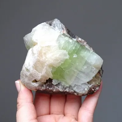 Apophyllit-Druse grüner Kristall, Stilbit 408 g, Indien