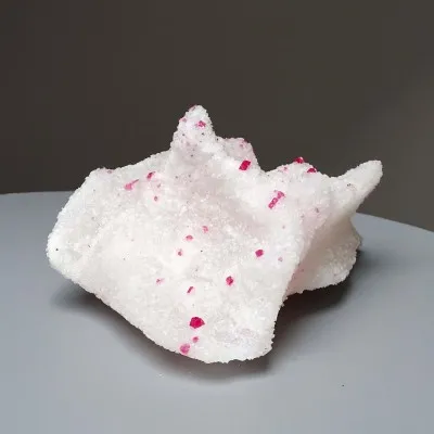 Spinel přírodní v mramoru 359g, Vietnam