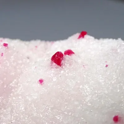Spinel přírodní v mramoru 359g, Vietnam
