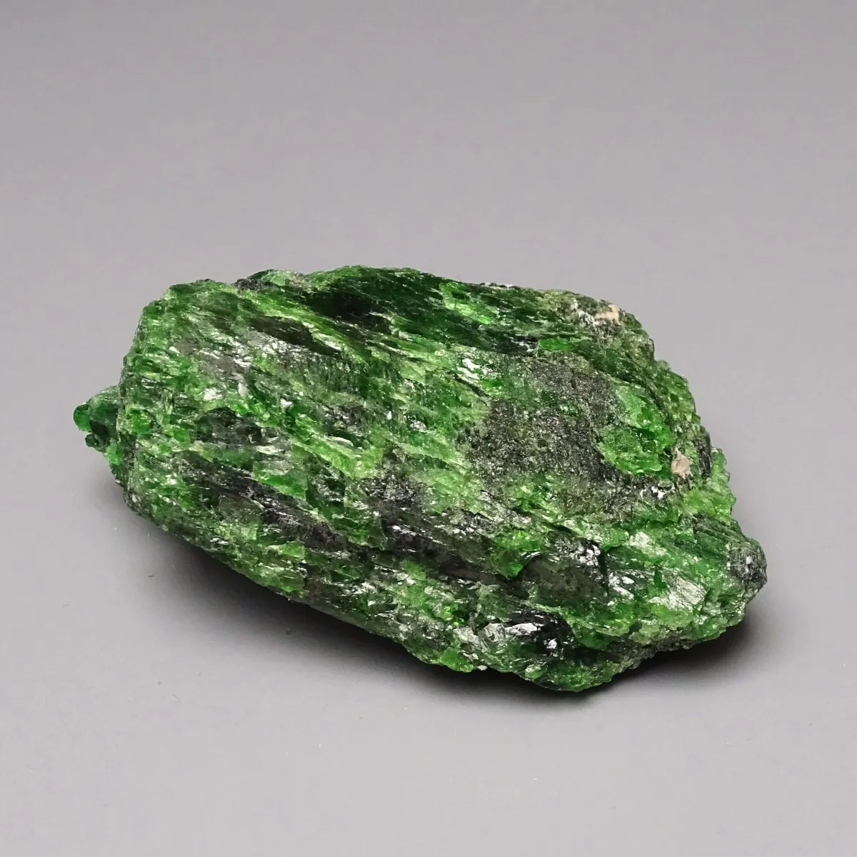 Chromdiopsid přírodní minerál top kvalita 192g, Rusko