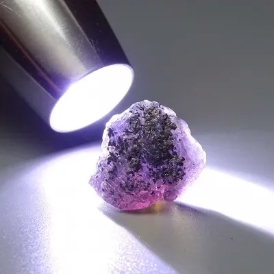 Tansanit ungewärmtes natürliches Rohmineral 8,5g, Tansania