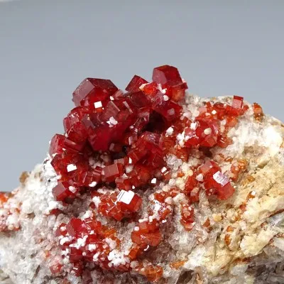 Vanadinit minerál krystaly 169,4g, Maroko
