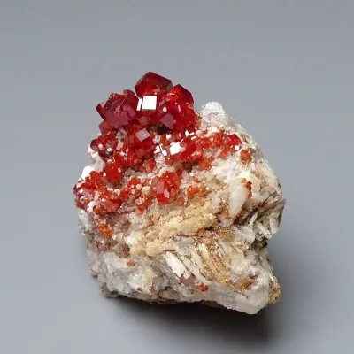 Vanadinit minerál krystaly 169,4g, Maroko