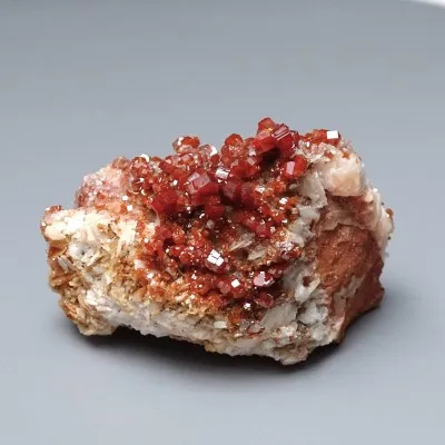 Vanadinit minerál krystaly 137,8g, Maroko