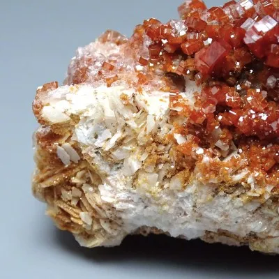 Vanadinit minerál krystaly 137,8g, Maroko