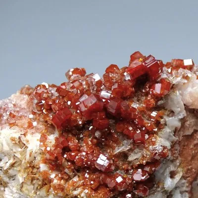 Vanadinit minerál krystaly 137,8g, Maroko