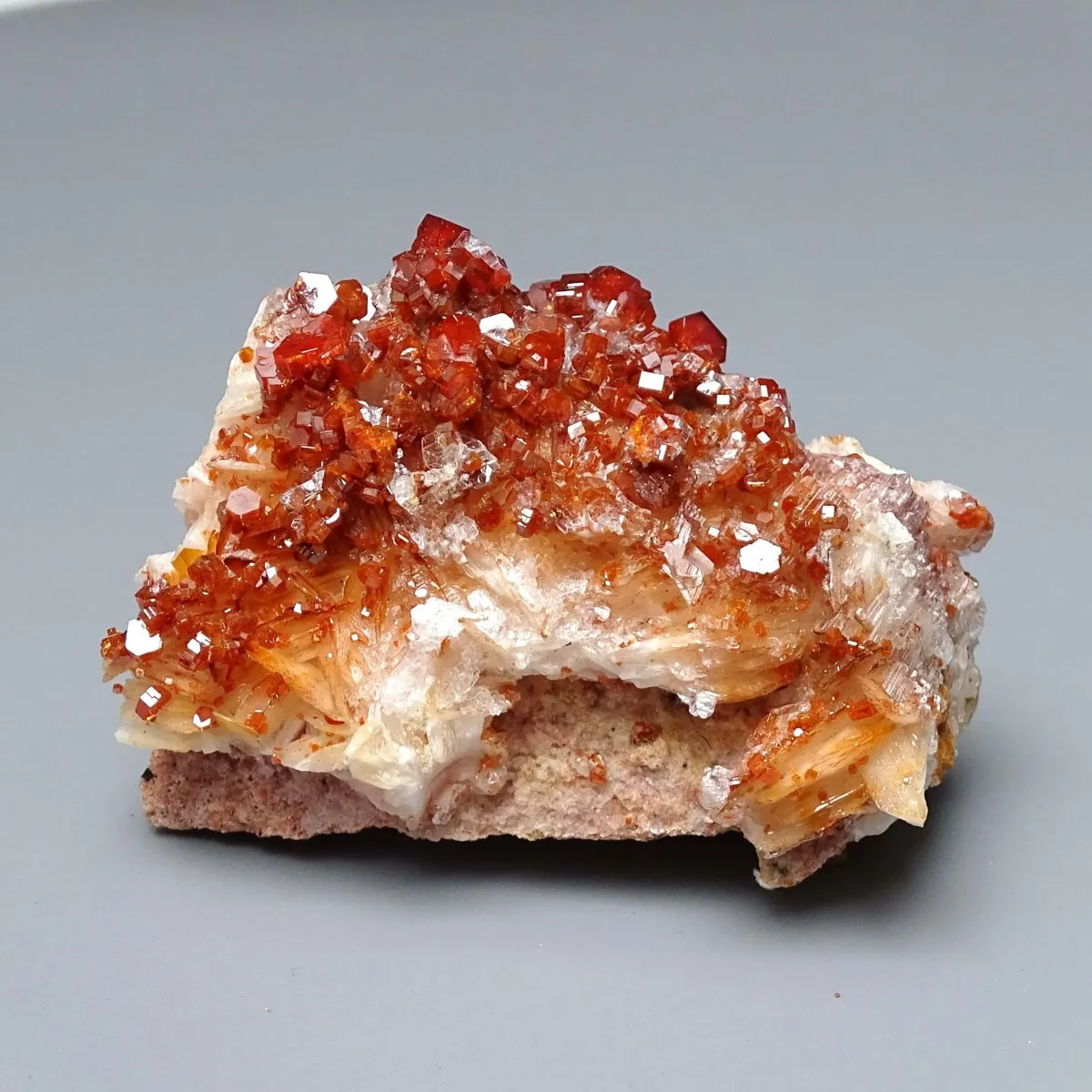 Vanadinite mineral 137.8g, Morocco