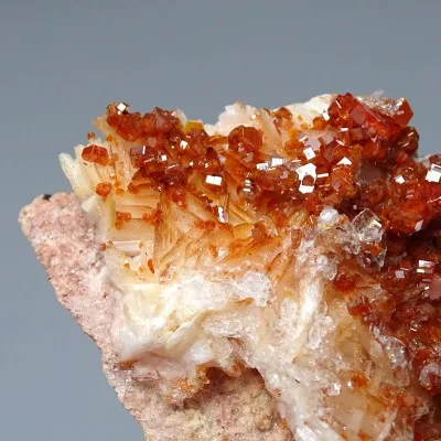 Vanadinite mineral 137.8g, Morocco
