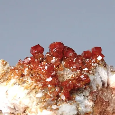 Vanadinit minerál krystaly 137,8g, Maroko