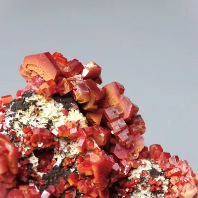 Vanadinit minerál krystaly 352g, Maroko