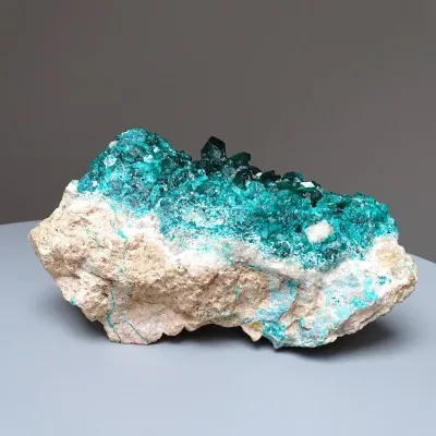 Dioptas natürliche Kristalle 519g, Kongo