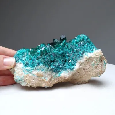 Dioptas natürliche Kristalle 519g, Kongo