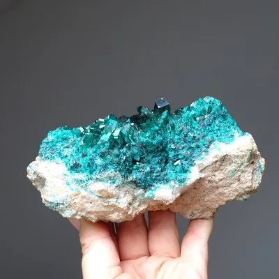 Dioptas natürliche Kristalle 519g, Kongo