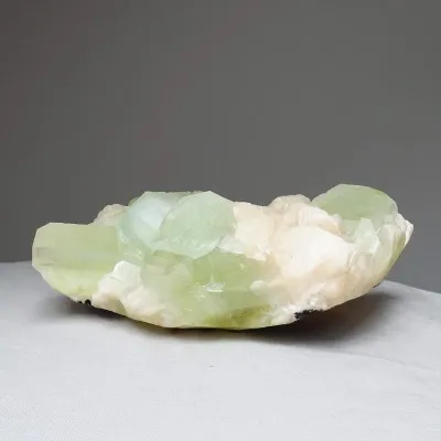 Green apophyllite, stilbit druse 1567g, India