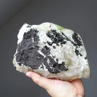 Grüner Apophyllit, Stilbit-Druse 1567g, Indien