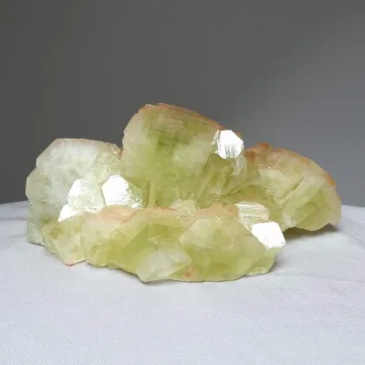 Green apophyllite, stilbit druse 1574g, India