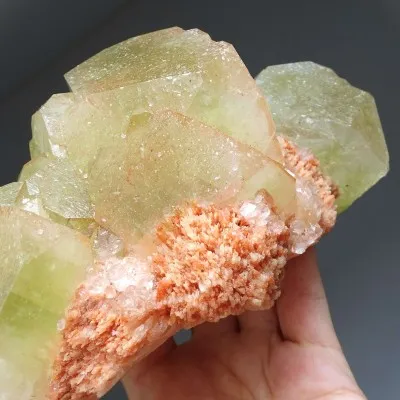 Grüner Apophyllit, Stilbit-Druse 1574g, Indien