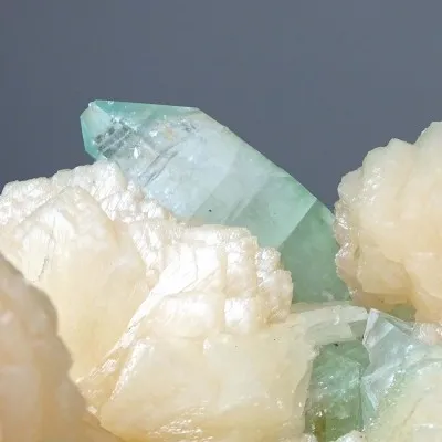 Grüner Apophyllit, Stilbit-Druse 3094g, Indien