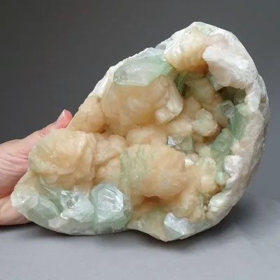 Green apophyllite, stilbit druse 3094g, India