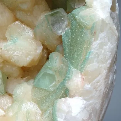 Green apophyllite, stilbit druse 3094g, India