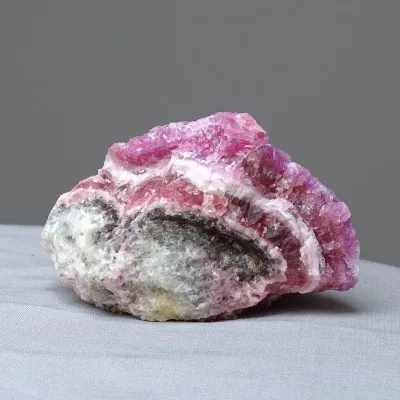 Kobaltokalcit s horninou 439g, Maroko