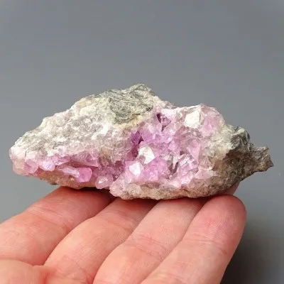Kobaltocalcit mit Gestein 76g, Marokko