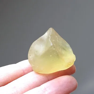Libyjské sklo přírodní tektit 22,5g, Libye