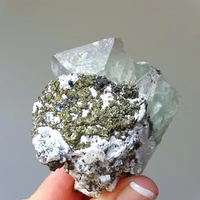 Fluorit-Kombination mit Pyrit 102g, Peru