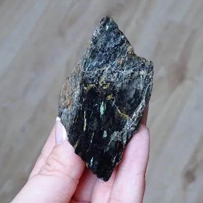 Nuummit přírodní minerál 81g, Grónsko
