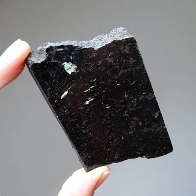 Nuummit přírodní minerál 81g, Grónsko