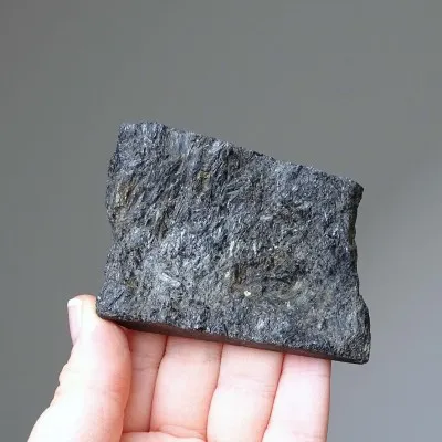 Nuummit natürliches Mineral 81g, Grönland