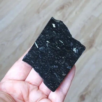 Nuummit natürliches Mineral 81g, Grönland