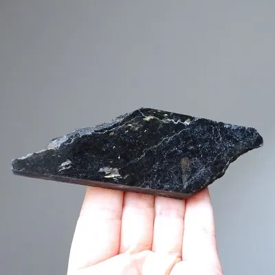Nuummit přírodní minerál 98g, Grónsko